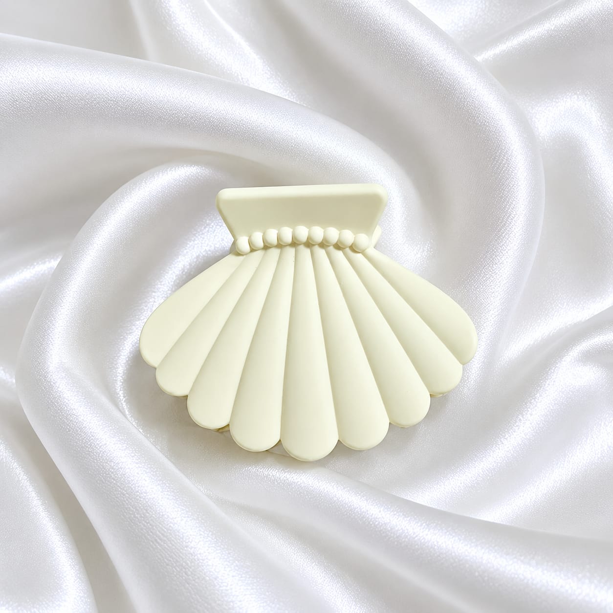 Shell Bloom Hair Claw