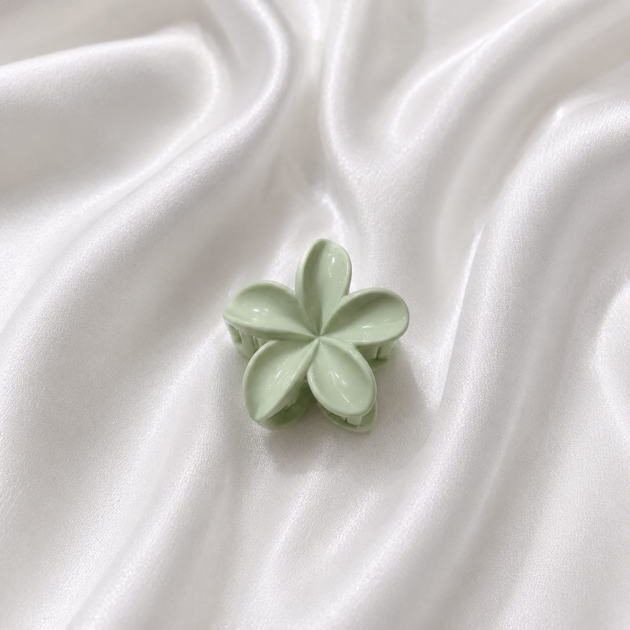 Petal Pop Hair Claw