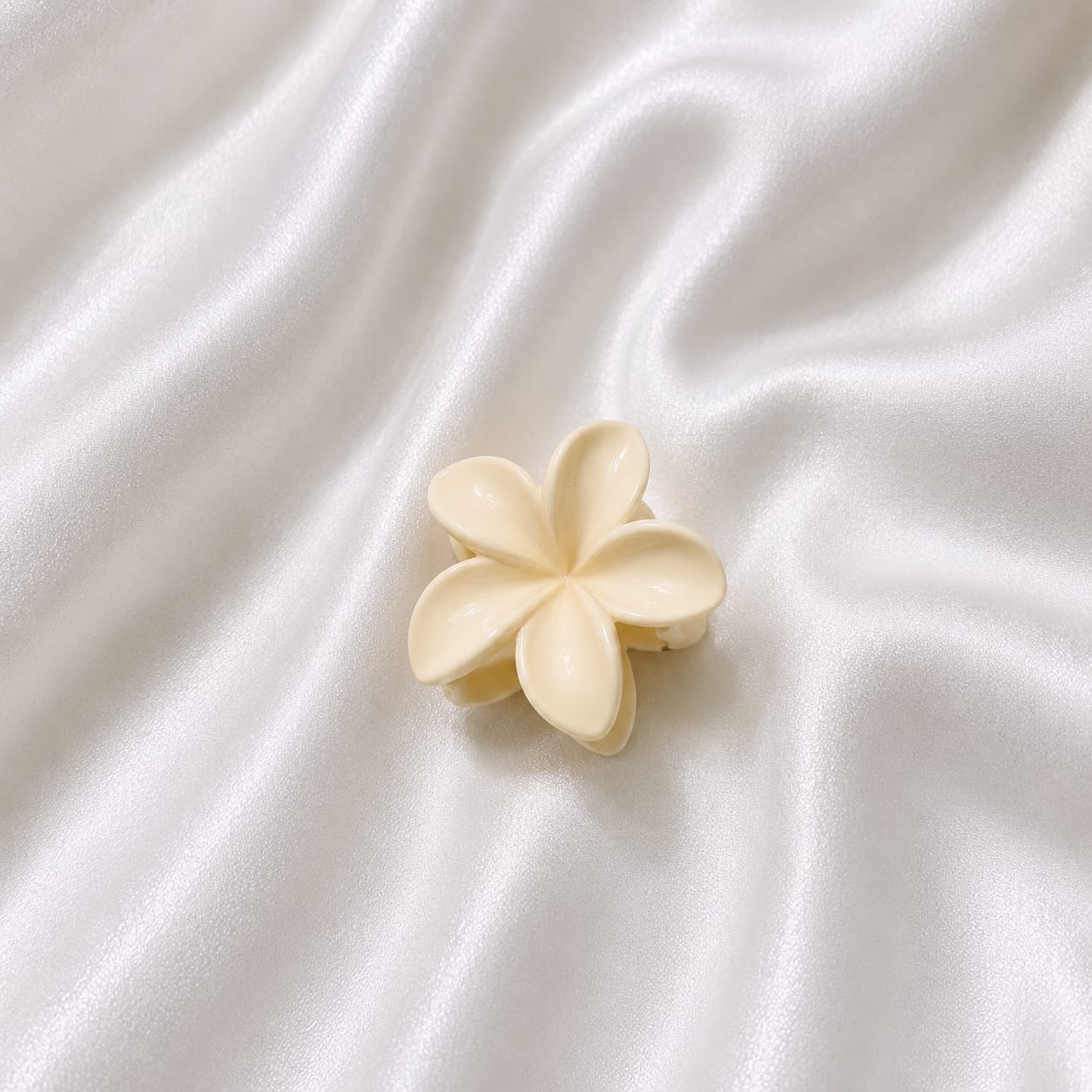 Petal Pop Hair Claw