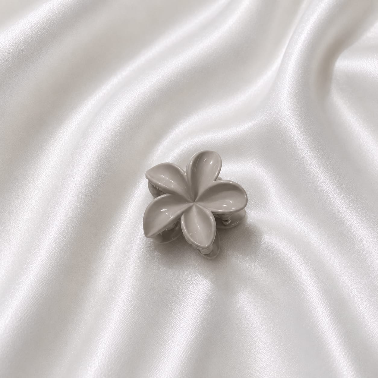 Petal Pop Hair Claw
